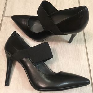 Calvin Klein Black leather pumps with straps